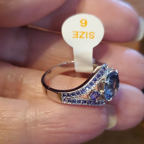 Ring - Picture 2 of 3